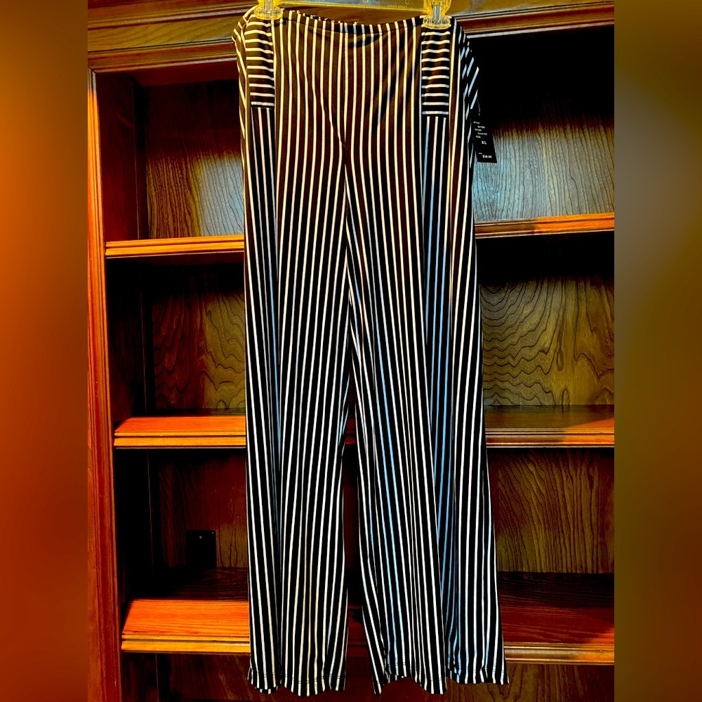 Robert Louis black & white stretchy pants